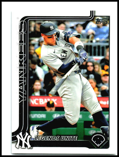 2025 Topps Update #US86 Legends Unite New York Yankees