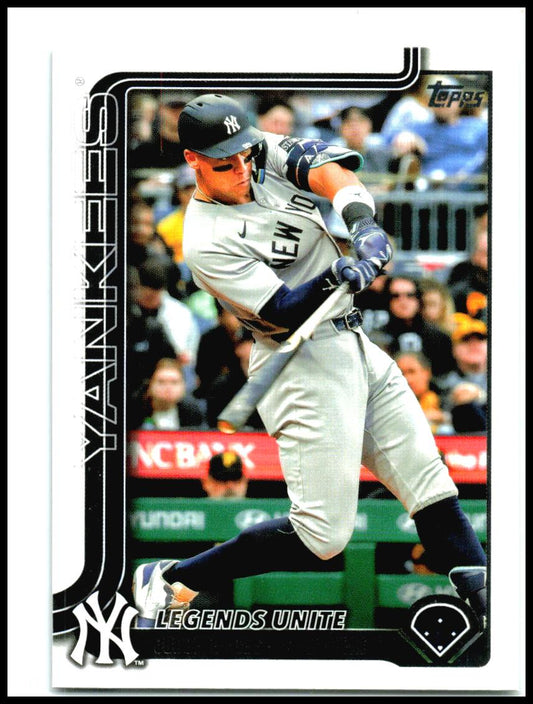 2025 Topps Update #US86 Legends Unite New York Yankees