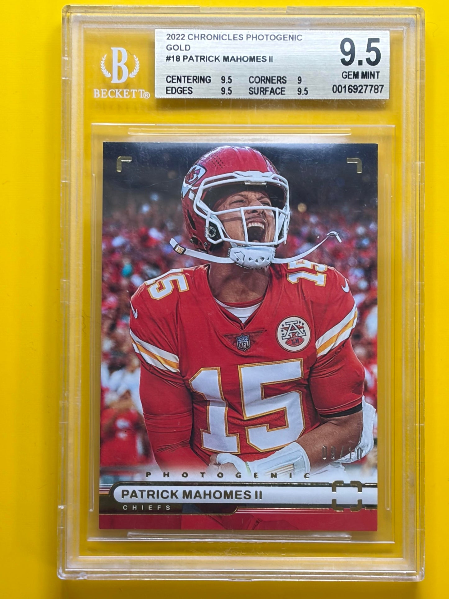 2022 Panini Chronicles Photogenic Gold #18 Patrick Mahomes II